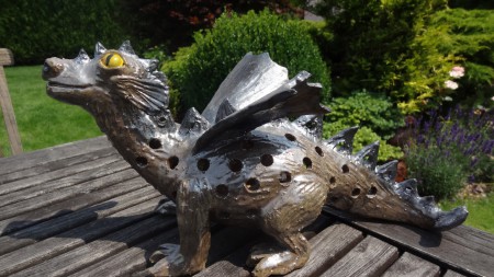 Drak výška 20 cm, délka 40 cm